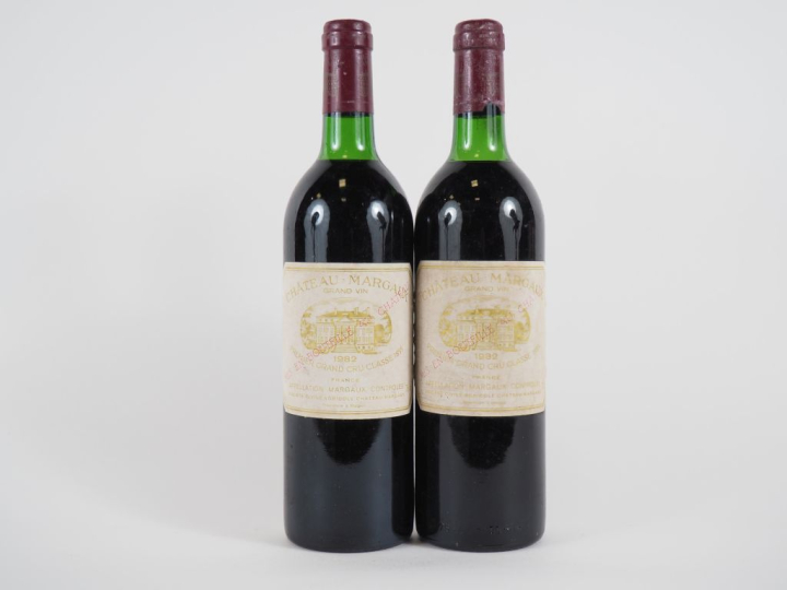 2 BOUTEILLES CHÂTEAU MARGAUX 1er GCC MARGAUX - 1982 - 1 BG/1 LB/2 EF/1