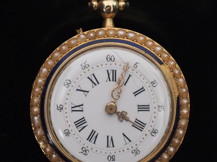 Montre de col Napoléon III en or jaune 750.  Cadran à chiffres romains