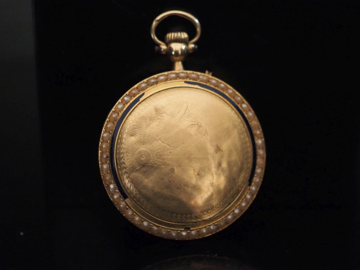Montre de col Napoléon III en or jaune 750.  Cadran à chiffres romains