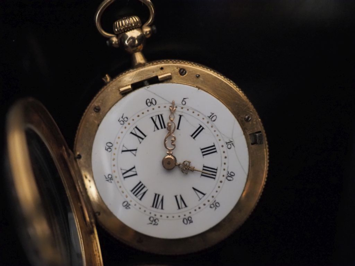 Montre de col Napoléon III en or jaune 750.  Cadran à chiffres romains