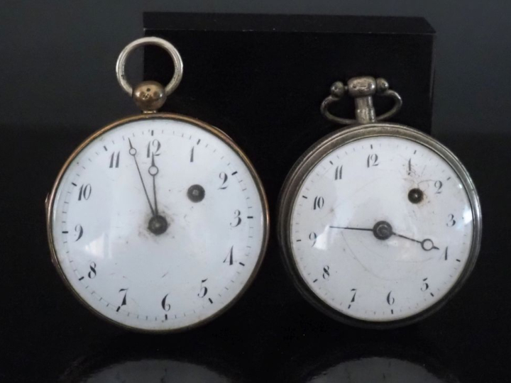 Ensemble comprenant :  - une montre de gousset à coq en argent.  Cadra