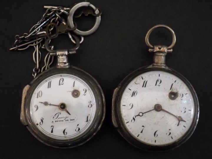 Ensemble comprenant :  - une montre de gousset dite "oignon" en argent