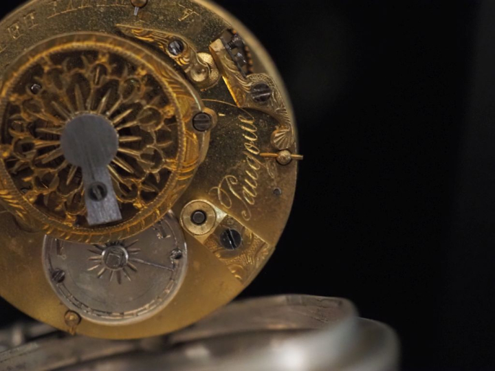 Ensemble comprenant :  - une montre de gousset dite "oignon" en argent