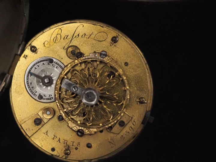 BAFSOT, à Paris Montre savonnette à coq en argent.  Cadran émaillé bla