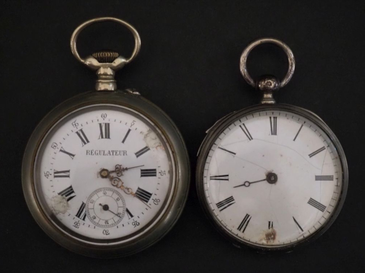 Montre de gousset en argent.  Cadran à chiffres romains pour les heure