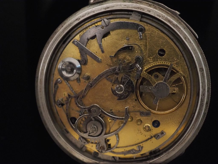Montre de gousset en argent.  Cadran à chiffres romains pour les heure