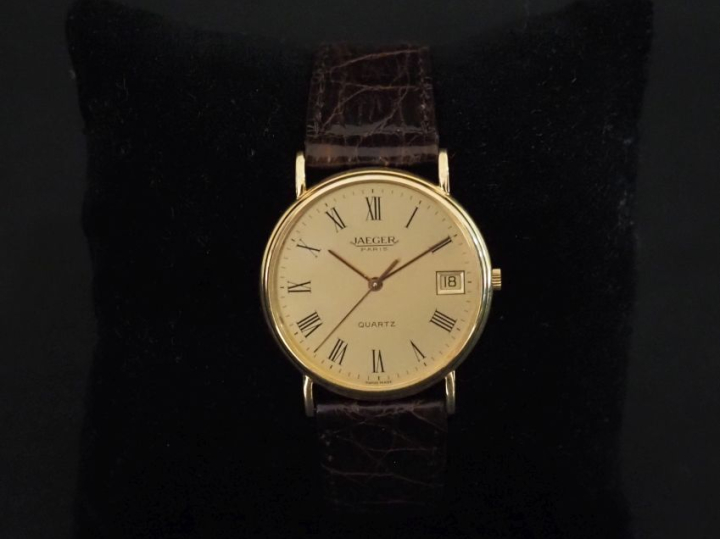 JAEGER LECOULTRE Montre bracelet, boitier en or jaune 750.  Cadran à c
