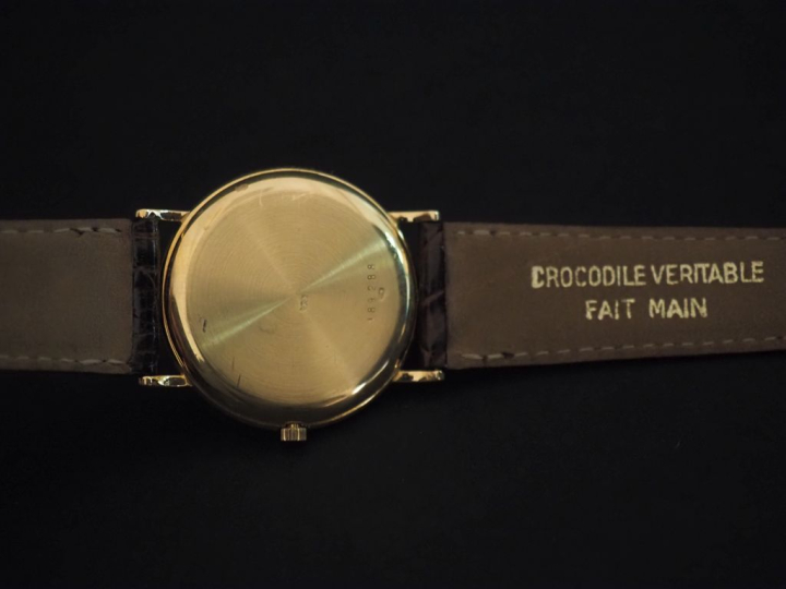 JAEGER LECOULTRE Montre bracelet, boitier en or jaune 750.  Cadran à c