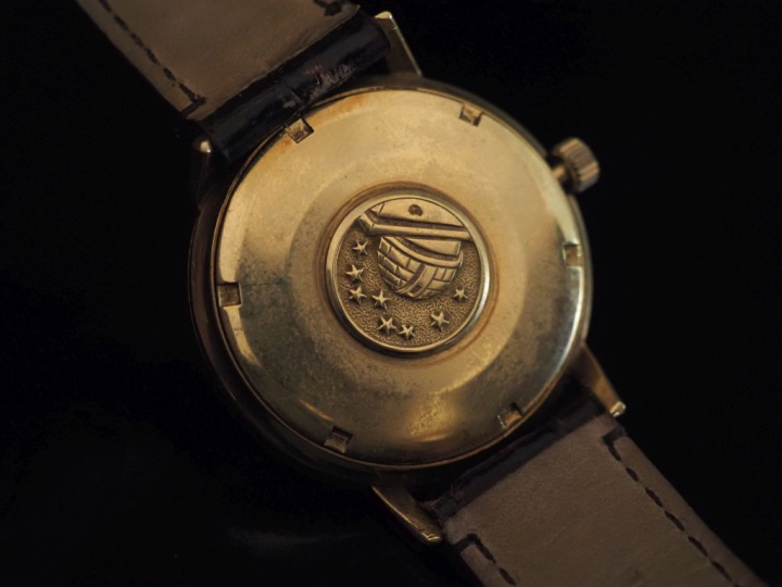 OMEGA, Constellation Montre bracelet chronomètre, boitier en or jaune 