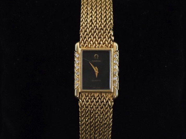 OMEGA,  Montre bracelet de dame, boitier et bracelet en or jaune 750. 