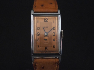 Vente aux enchères LIP, T18 Montre bracelet en acier.  Boitier rectangulaire de forme bom