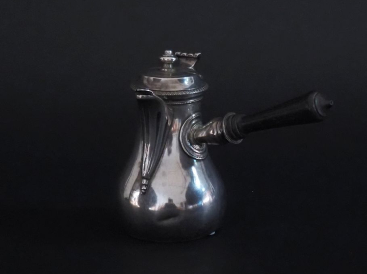 Petite verseuse fin XVIIIème - début XIXème en argent 950, poinçon au 