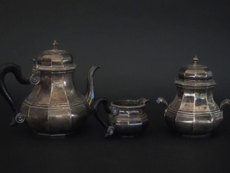 Vente aux enchères Service à thé de style Louis XVI à pans coupés en argent 925, poinçon 