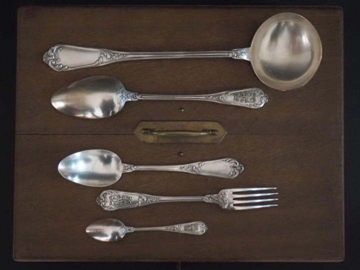 Partie de ménagère de style Louis XV en argent 925, poinçon Minerve, m