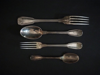 Vente aux enchères Partie de ménagère de style Louis XV en argent 925, poinçon Minerve, m