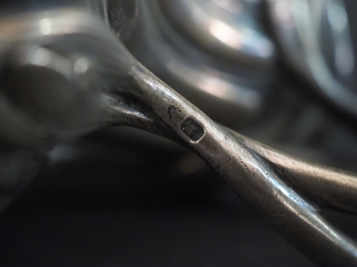 Pot à lait de style Louis XV en argent 925, poinçon Minerve, àd écor d