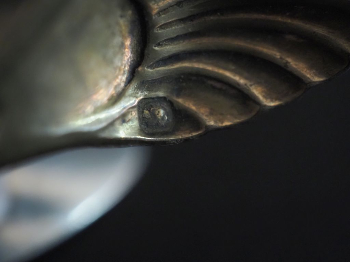 Ensemble comprenant :  - une suite de trois cuillères à moka en argent