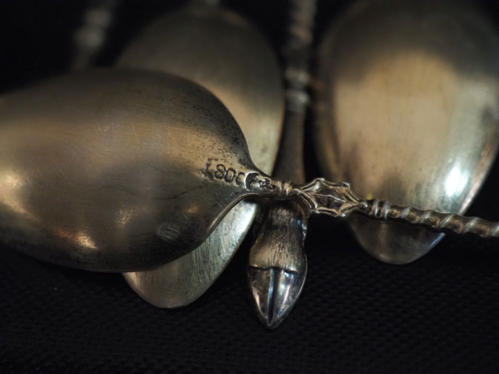 Suite de six cuillères à moka en argent et argent doré étranger 800, m