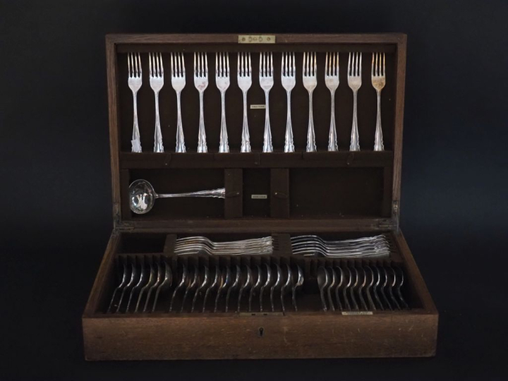 HARRODS Ltd - Silversmiths   Cutlers, London  Ménagère en métal argent