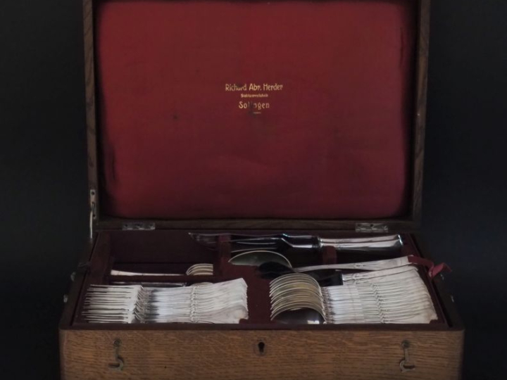 RICHARD ABR. HERDER, Solingen Ménagère de style Art déco en métal arge