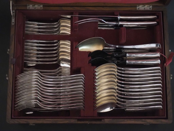 RICHARD ABR. HERDER, Solingen Ménagère de style Art déco en métal arge