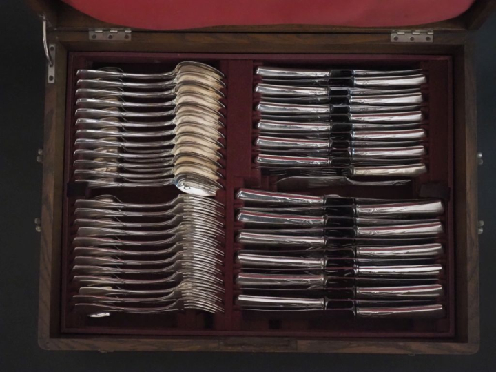 RICHARD ABR. HERDER, Solingen Ménagère de style Art déco en métal arge