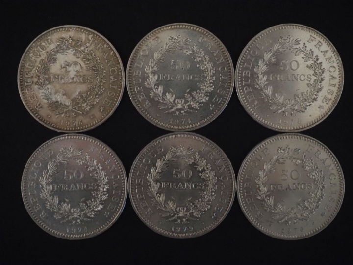 Ensemble comprenant six pièces de 50 Francs en argent, 1974 (x3), 1976