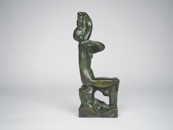  Joseph CSAKY (1888-1971). "Jeune fille aux raisins". Epreuve en bronz