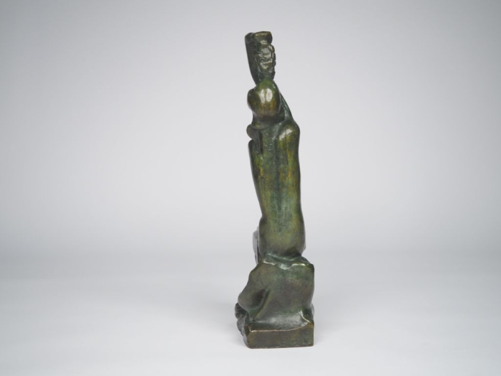  Joseph CSAKY (1888-1971). "Jeune fille aux raisins". Epreuve en bronz