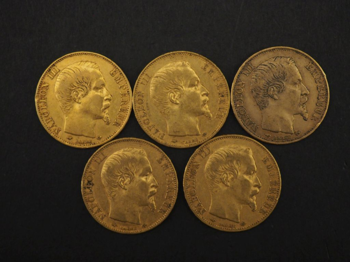 Cinq pièces de 20 Francs or, 1857-A (x2) et 1858-A (x3). FRAIS ACHETEU