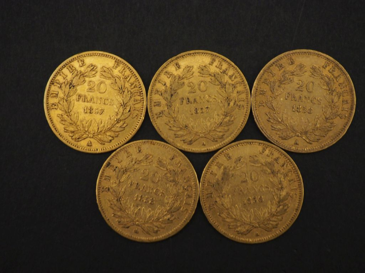 Cinq pièces de 20 Francs or, 1857-A (x2) et 1858-A (x3). FRAIS ACHETEU