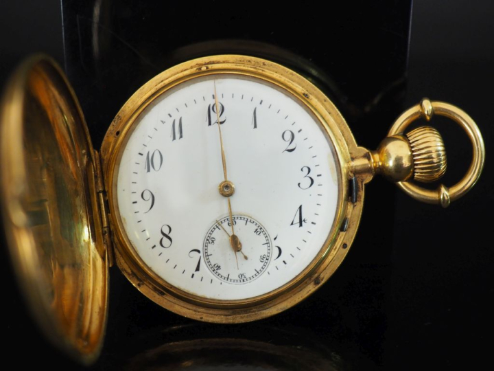 H. BISSEN, à Paris Montre de gousset aveugle en or jaune 750.  Cadran 