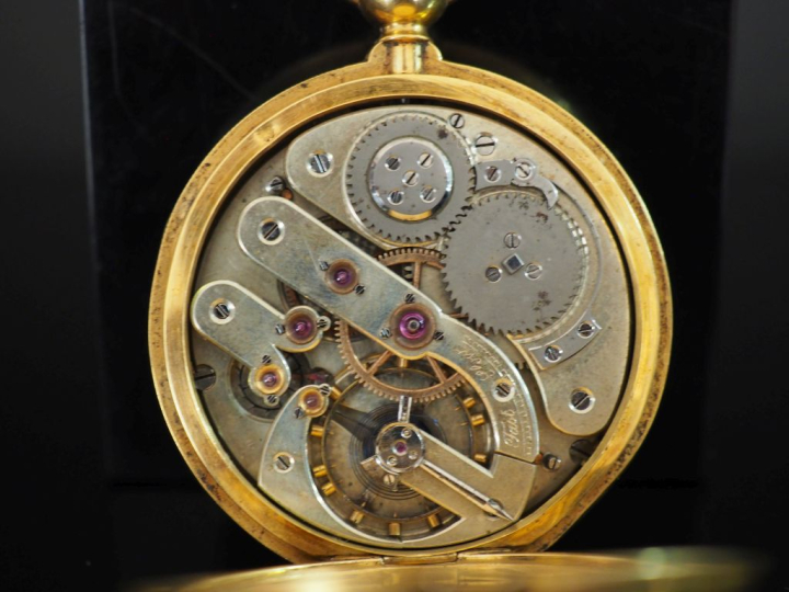 H. BISSEN, à Paris Montre de gousset aveugle en or jaune 750.  Cadran 