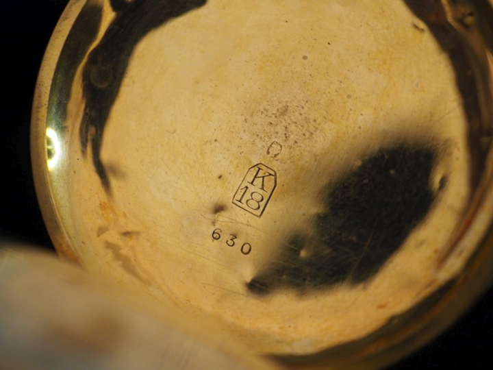 LEGA Montre chronographe aveugle en or jaune 750.  Cadran à chiffres a