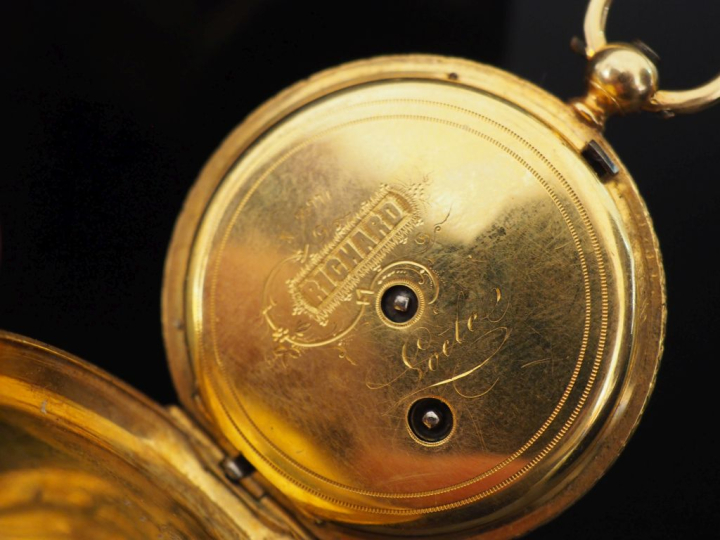 RICHARD Montre savonnette aveugle en or jaune 750 et émail polychrome,