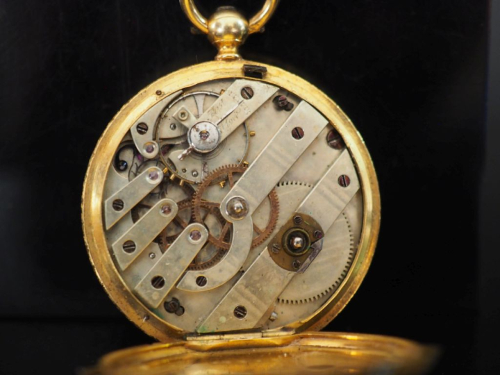 RICHARD Montre savonnette aveugle en or jaune 750 et émail polychrome,