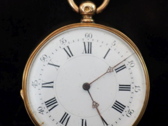Vente aux enchères Petite montre de gousset Napoléon III en or jaune 750.  Cadran à chiff