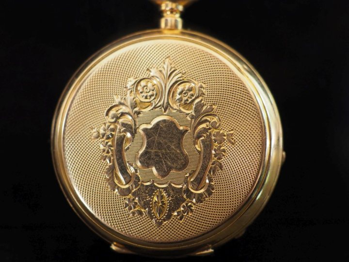 Montre de col Napoléon III en or jaune 750.  Cadran à chiffres romains