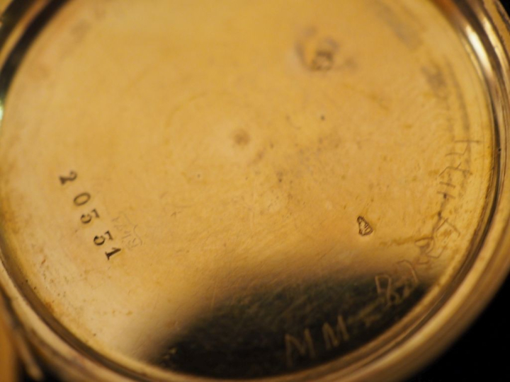 Montre de col Napoléon III en or jaune 750.  Cadran à chiffres romains