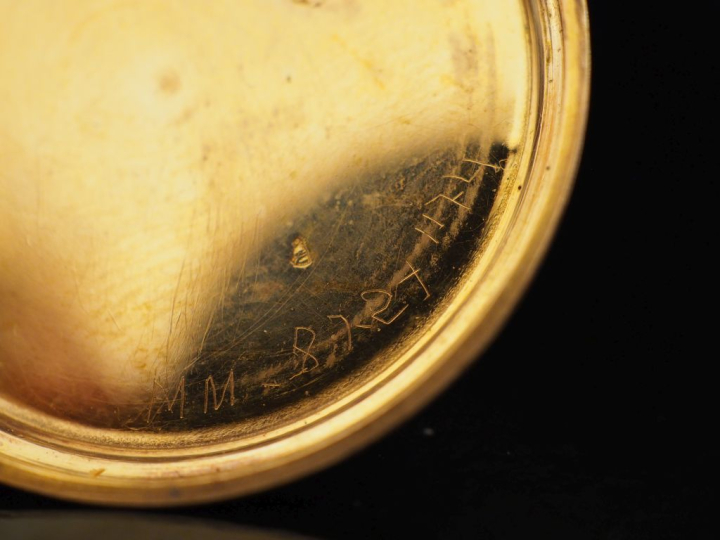 Montre de col Napoléon III en or jaune 750.  Cadran à chiffres romains