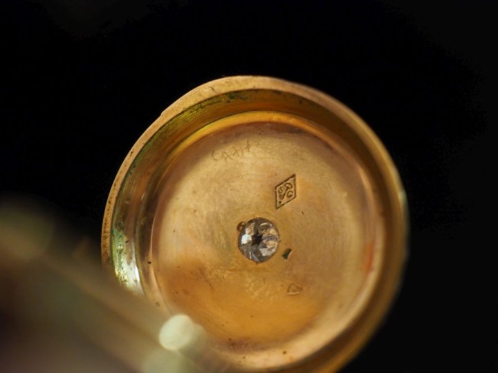 Ravissante montre de col Napoléon III en or jaune 750.  Cadran à chiff