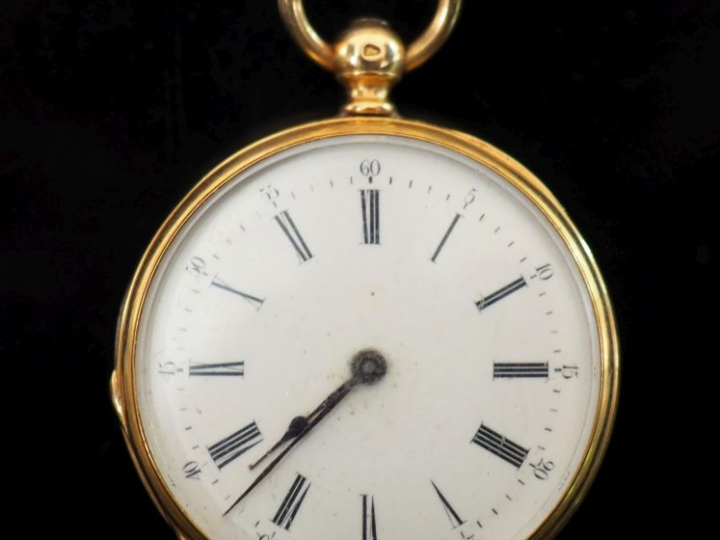 Montre de col Napoléon III en or jaune 750.  Cadran à chiffres romains