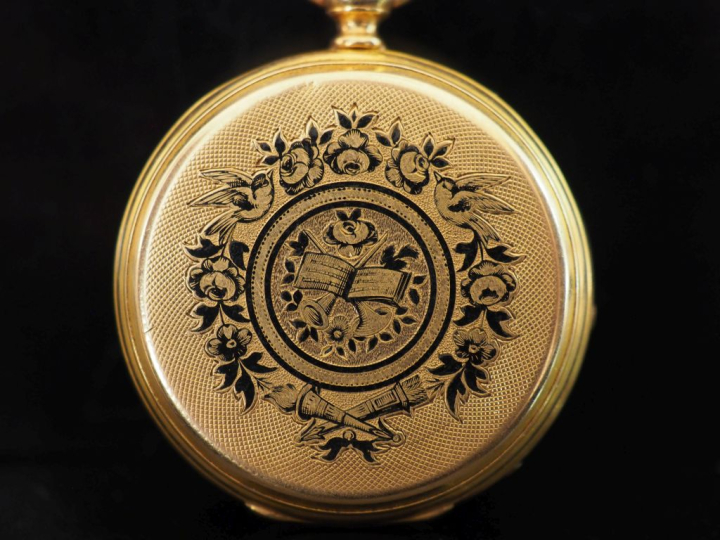 Montre de col Napoléon III en or jaune 750.  Cadran à chiffres romains