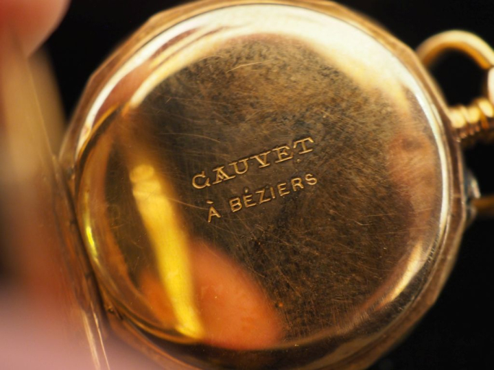 CAUVET, à Beziers Petite montre de col Napoléon III en or jaune 750.  