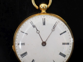 Vente aux enchères Montre de col Napoléon III en or jaune 750.  Cadran rond à chiffres ro