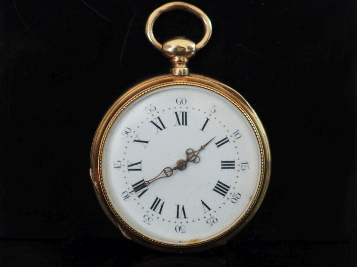 Montre de col Napoléon III en or jaune 750.  Cadran à chiffres romains