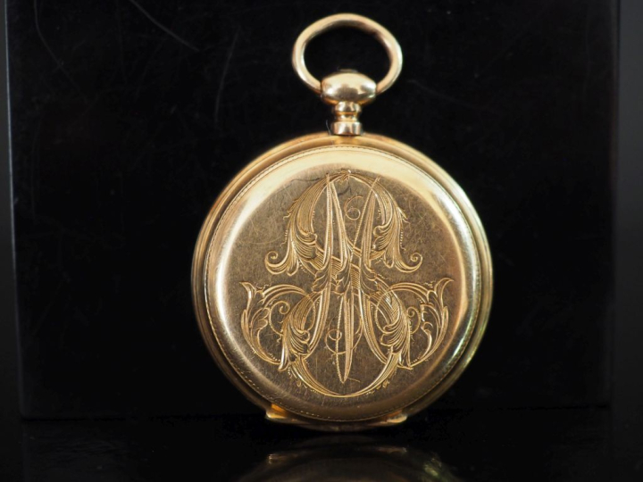 Montre de col Napoléon III en or jaune 750.  Cadran à chiffres romains