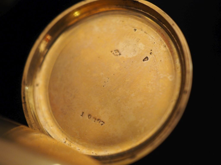 Montre de col Napoléon III en or jaune 750.  Cadran à chiffres romains