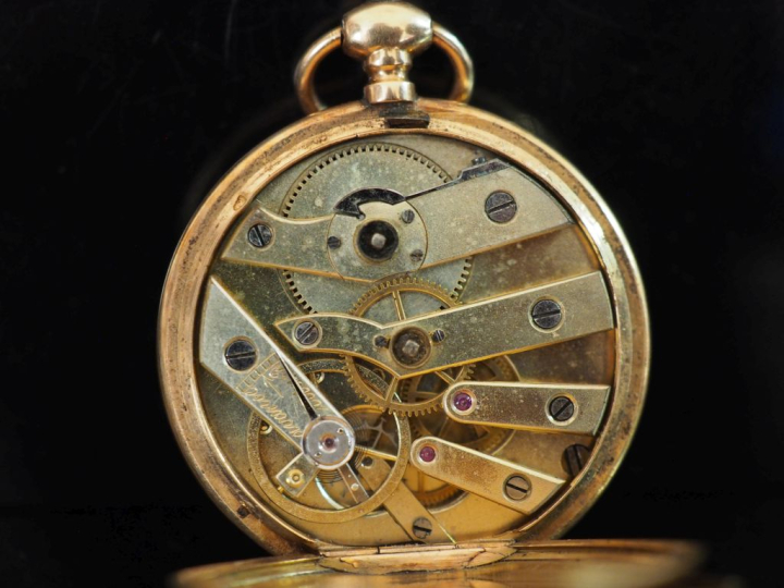 Montre de col Napoléon III en or jaune 750.  Cadran à chiffres romains