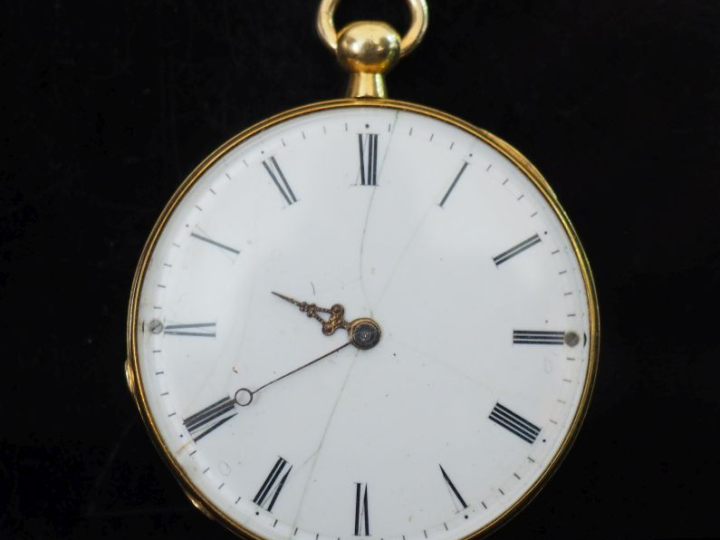 Montre de col Napoléon III en or jaune 750.  Cadran à chiffres romains